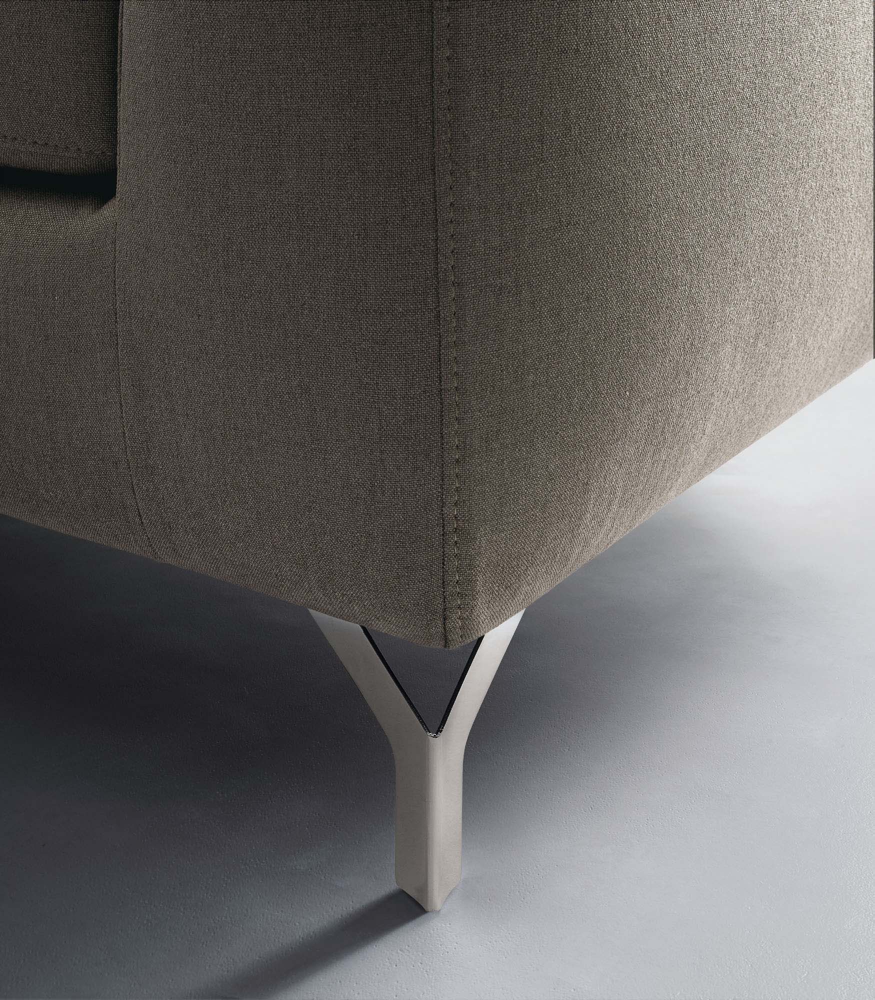 Detail of the satin metal leg
