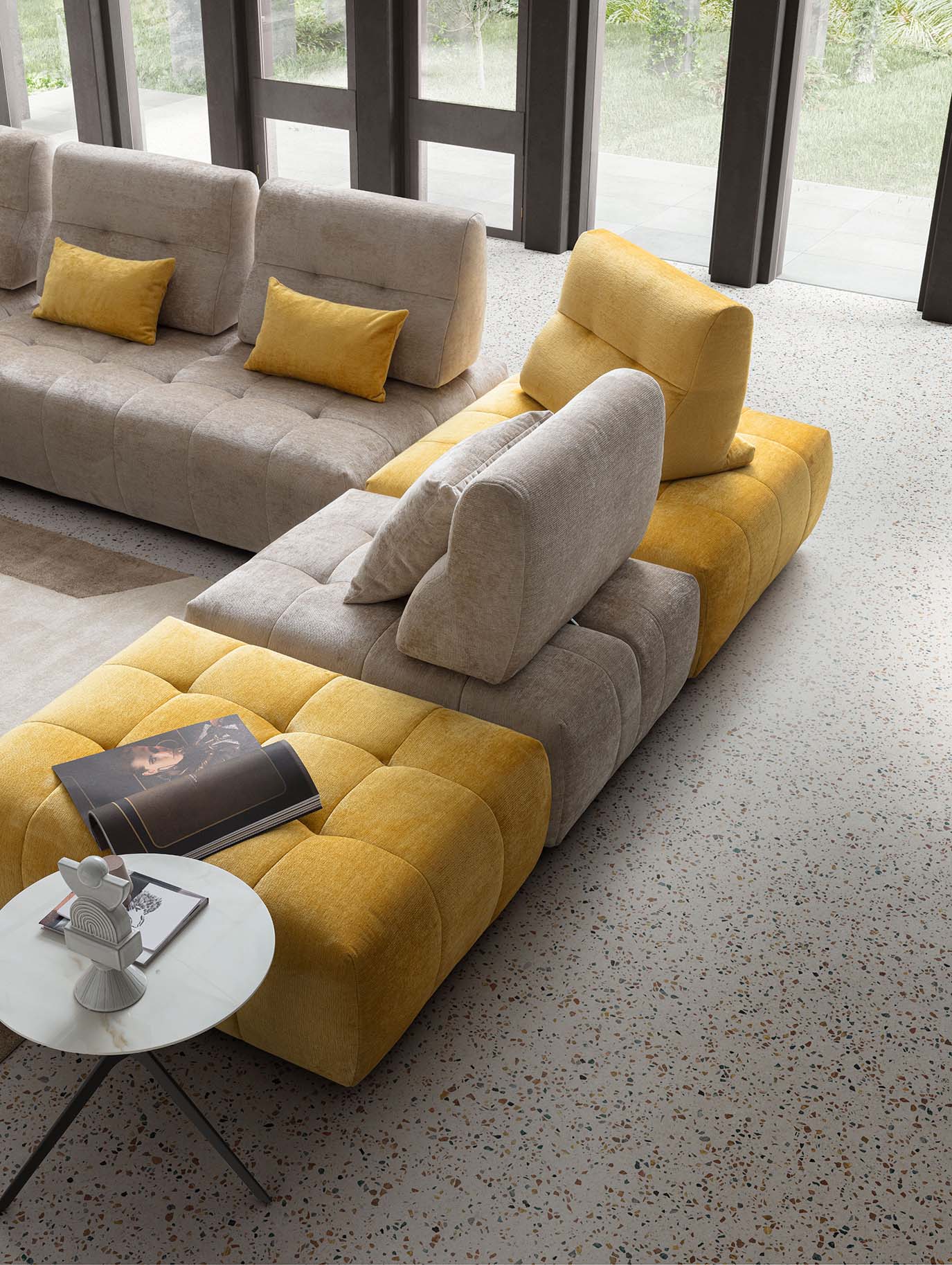Detail of the Byron sofa seat and backrest seen from behind. Possibility to widen the seat by sliding the backrest