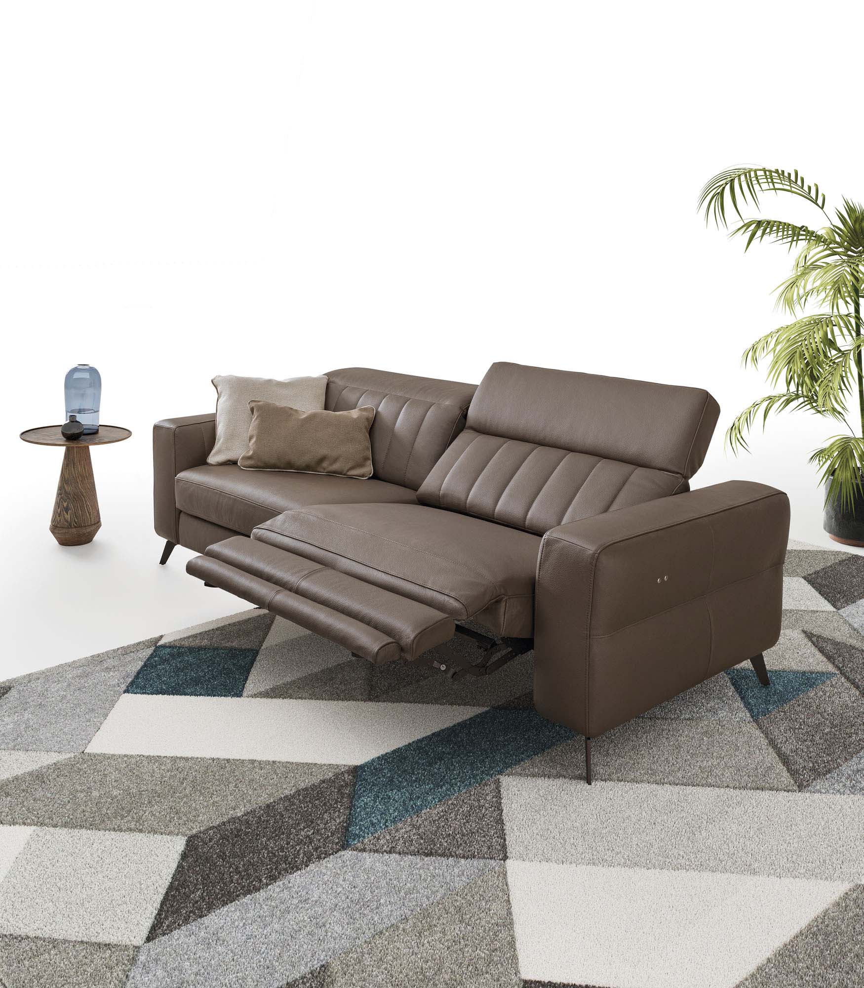 Brown leather two-seater sofa with reclining mechanism and adjustable headrests