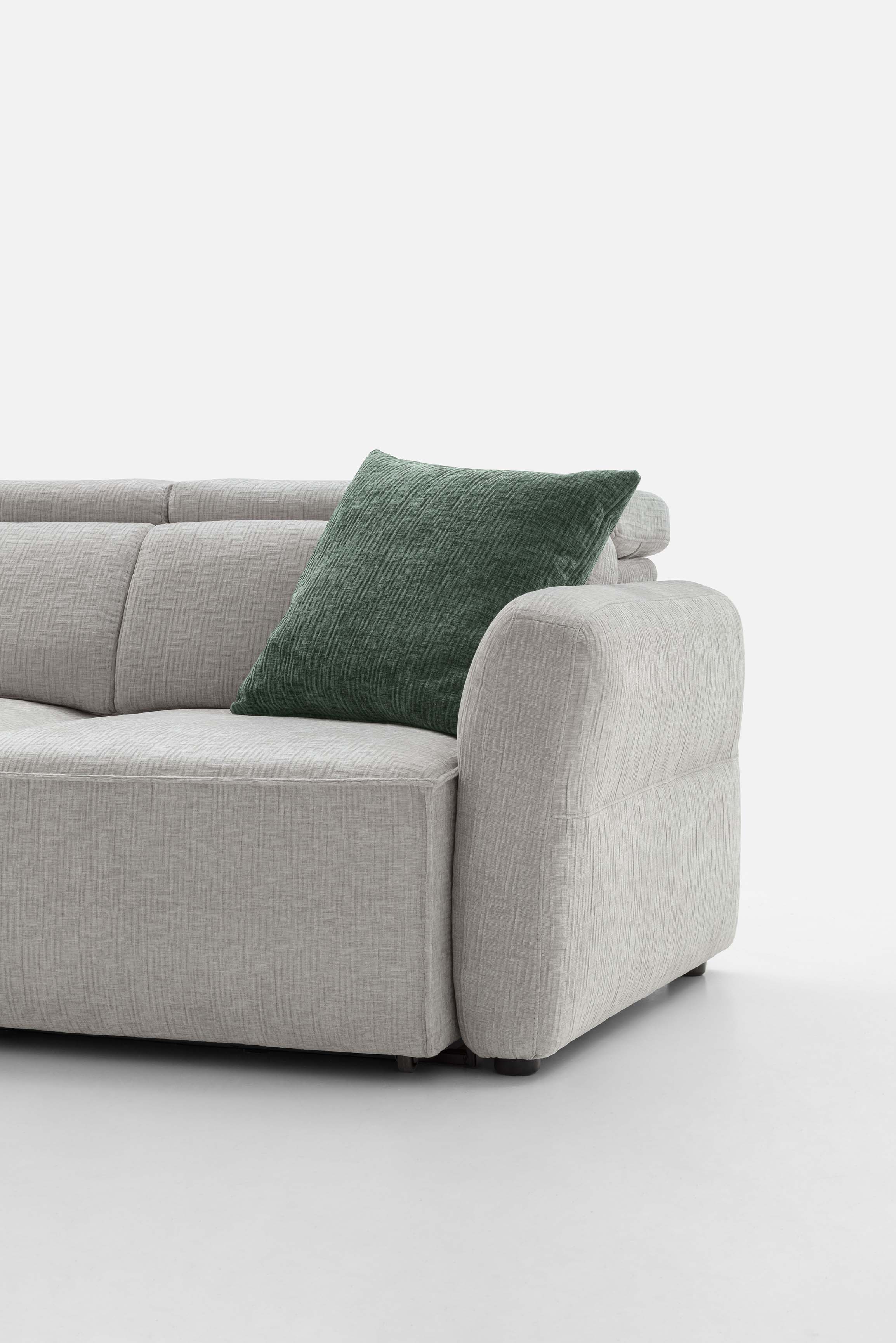 Low three-seater Hill sofa with Cio model armrests