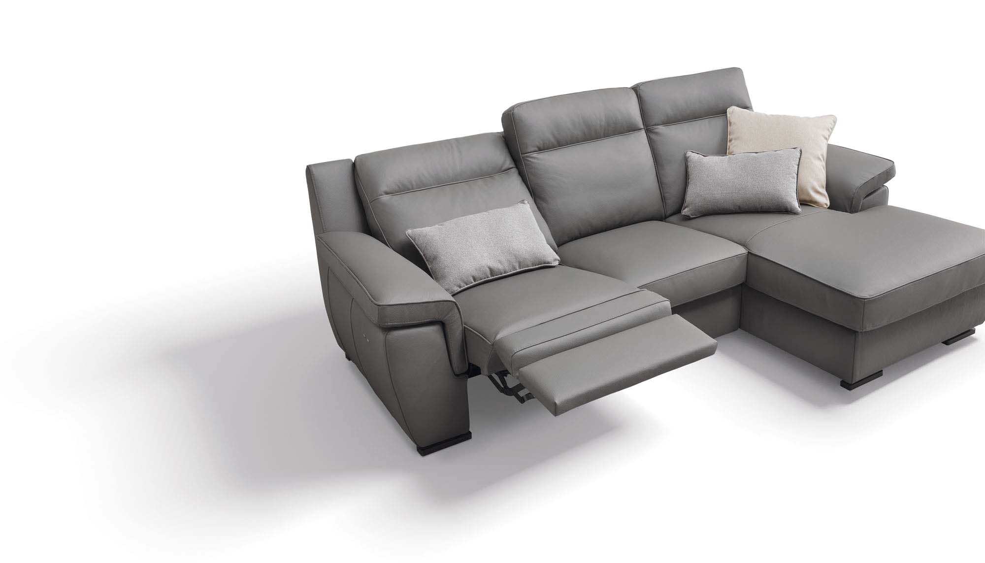 Three-seater leather sofa with chaise longue and reclining mechanism