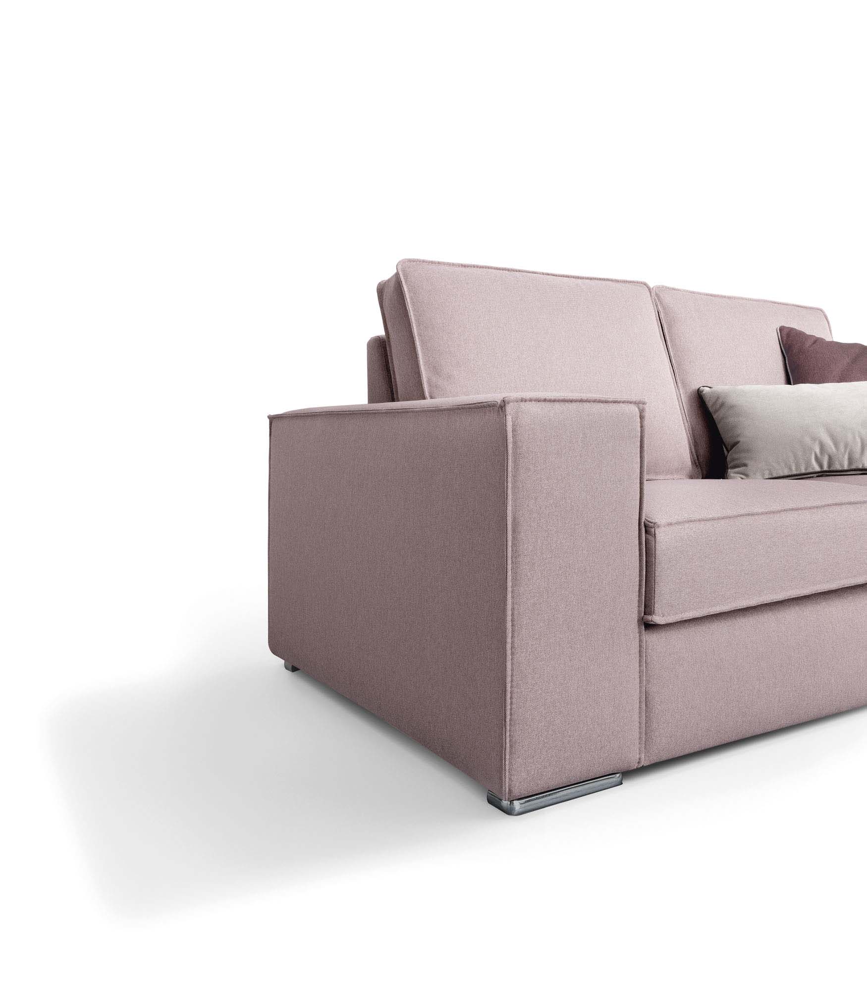 Detail of the wide, squared armrest of the Simba sofa.