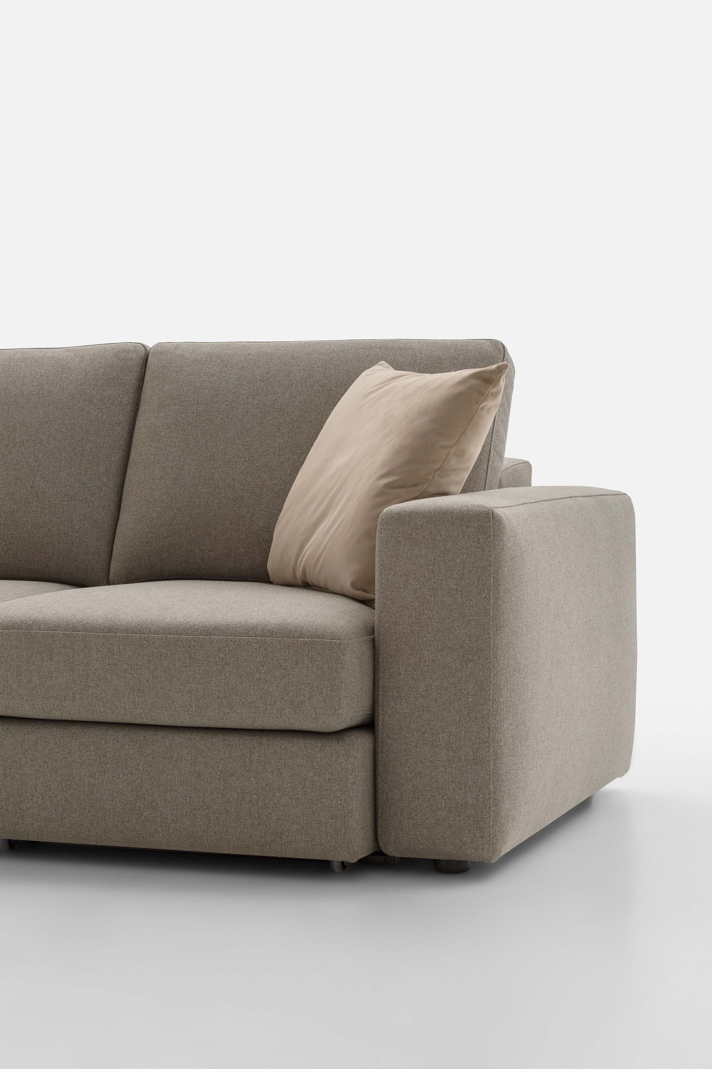 Detail of a linear sofa with a square Bai model armrest