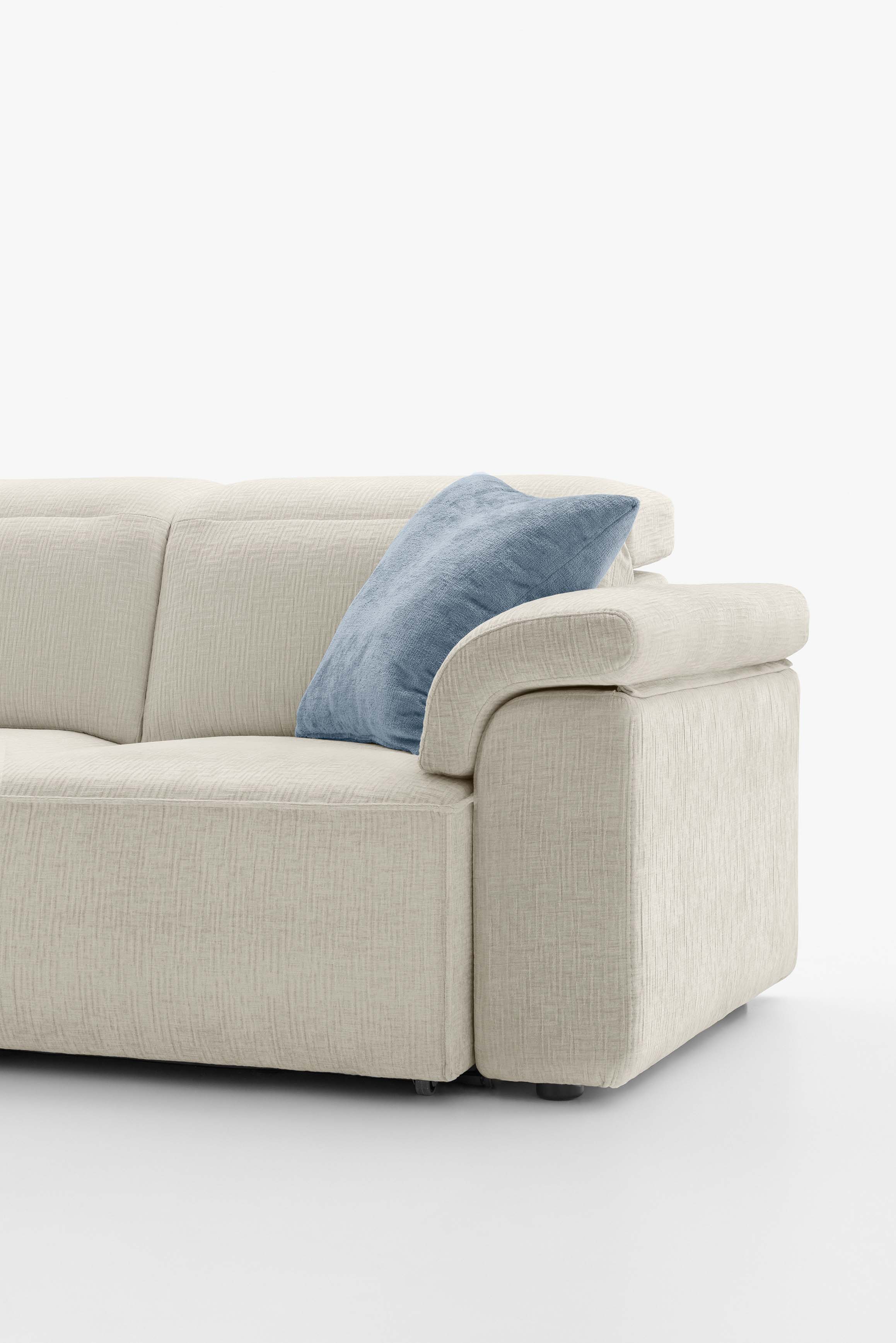 Detail of the Ali armrest of the Swan model by LeComfort. White fabric sofa.