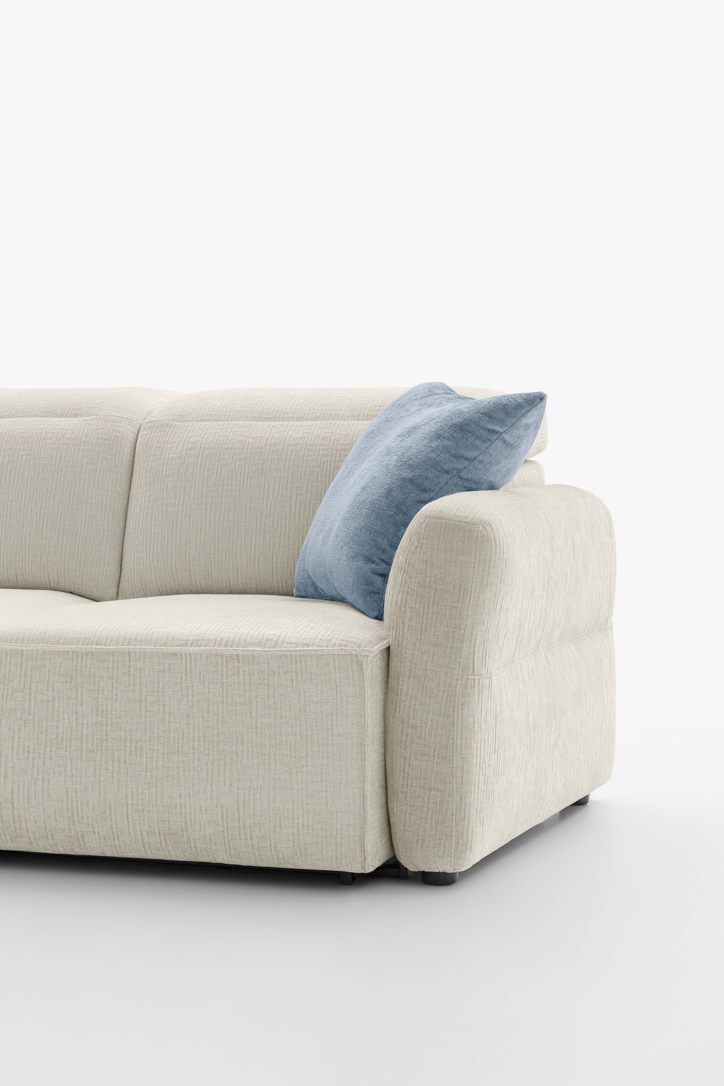 Detail of the Cio armrests for the Swan model sofa by LeComfort. Removable and washable coverings.
