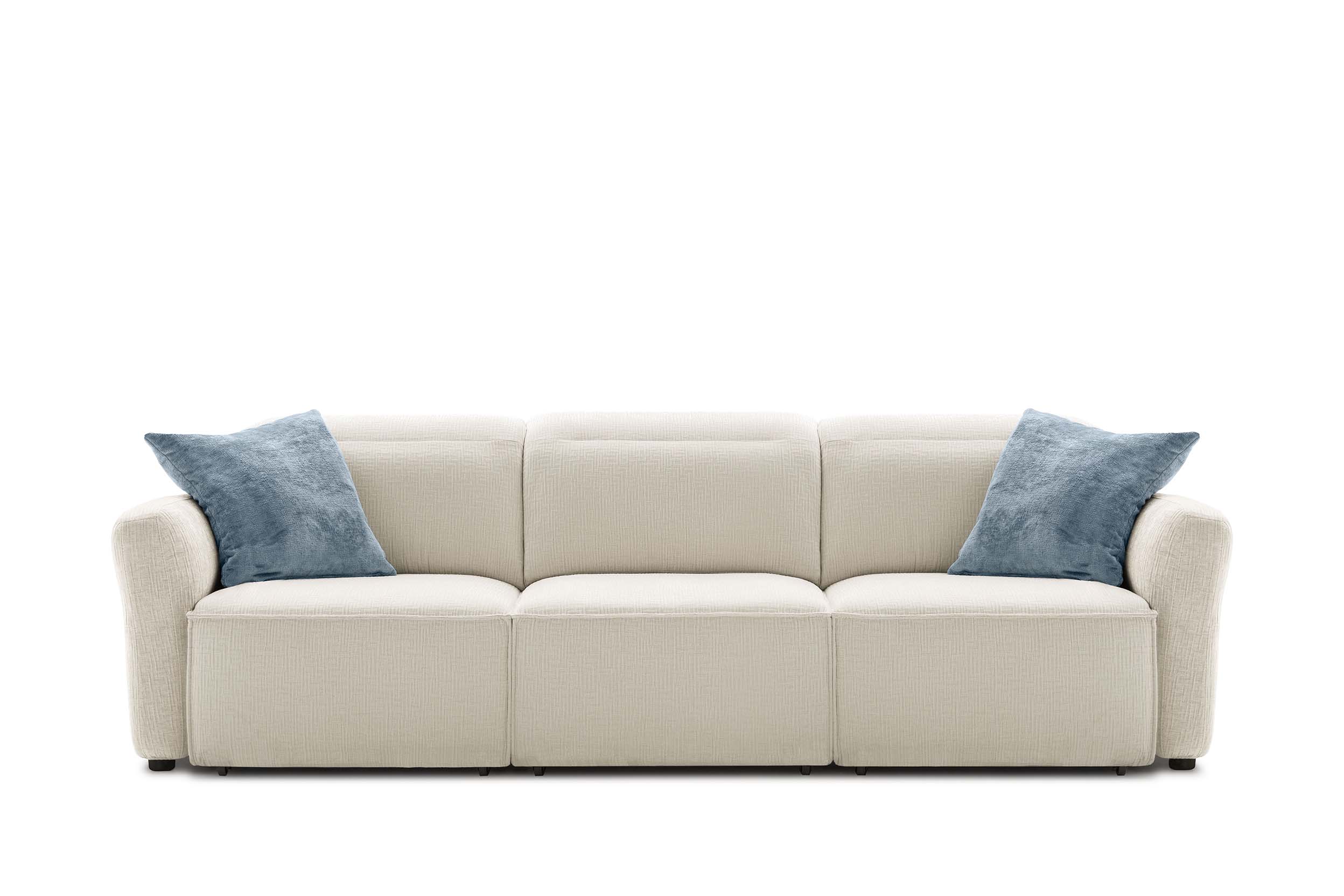 Three-seater sofa in cream Diesis 003 fabric with Swan armrests slightly curved outwards.