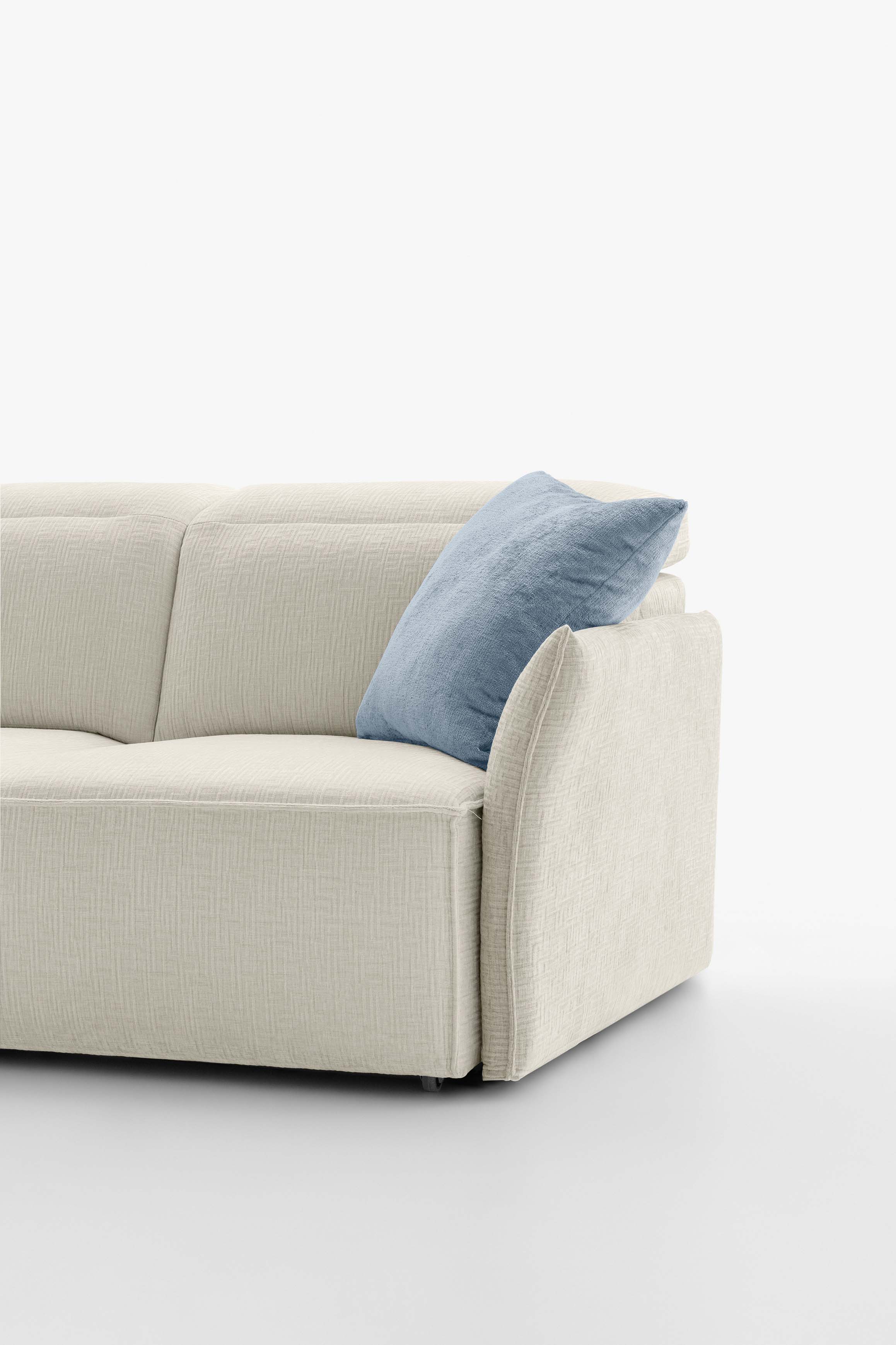 Detail of the Drai space-saving, slim and durable armrest for the Swan model sofa in the fabric version.