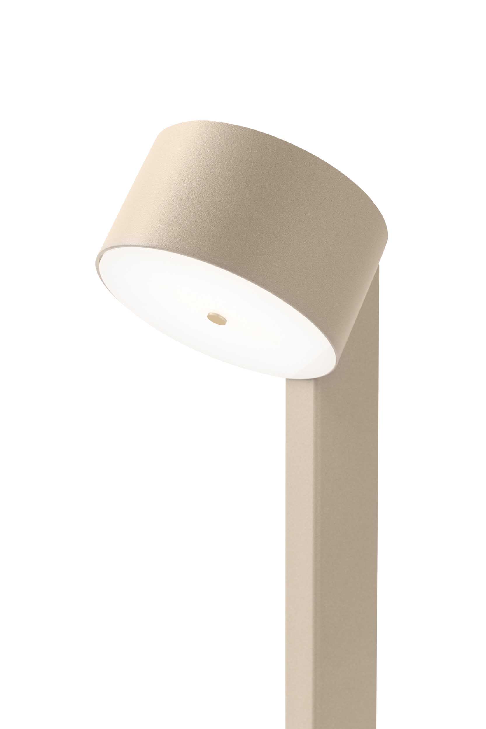 Modern Ela lamp in sand
