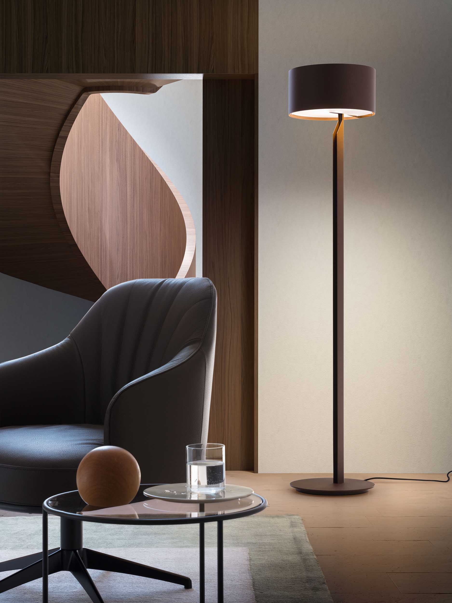 Floor lamp with upward and downward diffusion in an elegant living room.