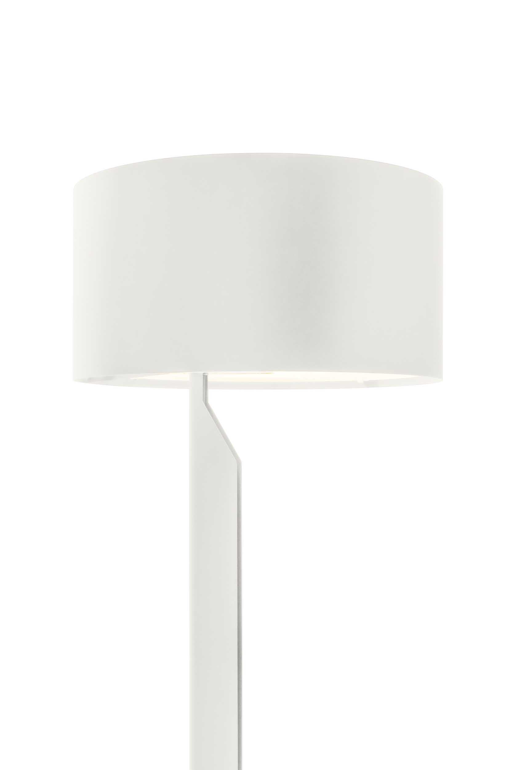 Willowy floor lamp in White color
