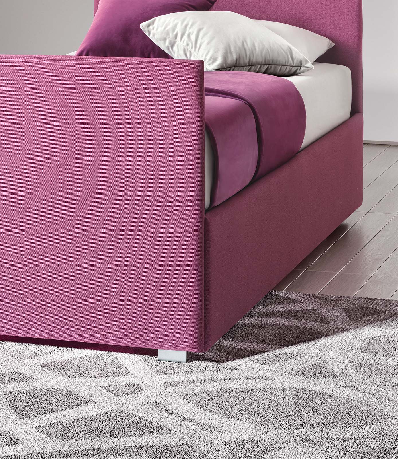 Detail of the foot and footboard of a space-saving single bed