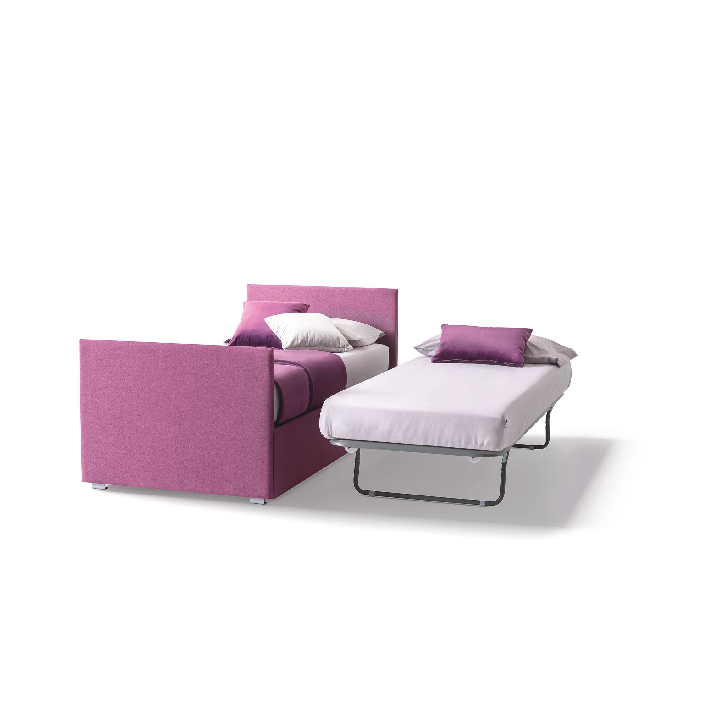 Two single beds obtained from a single daybed that contains an additional mattress in its base