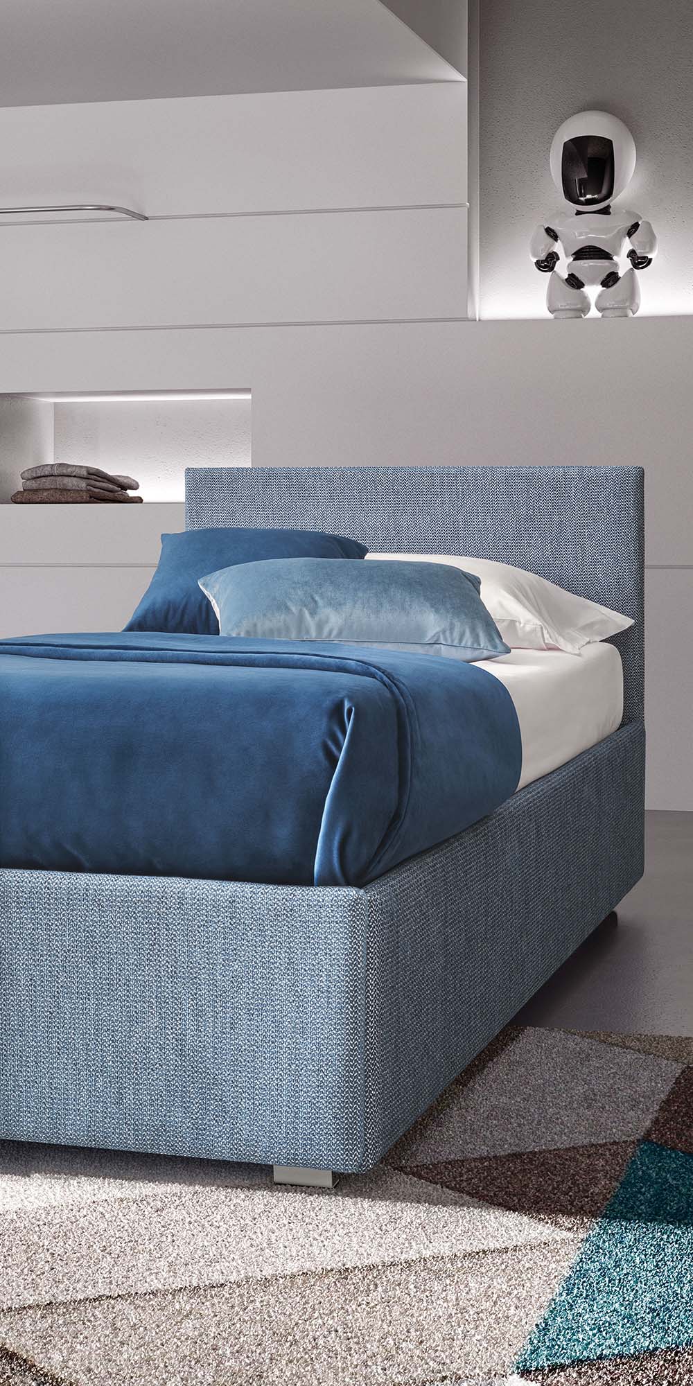Detail of the Gelsomino bed footboard with neatly arranged linens