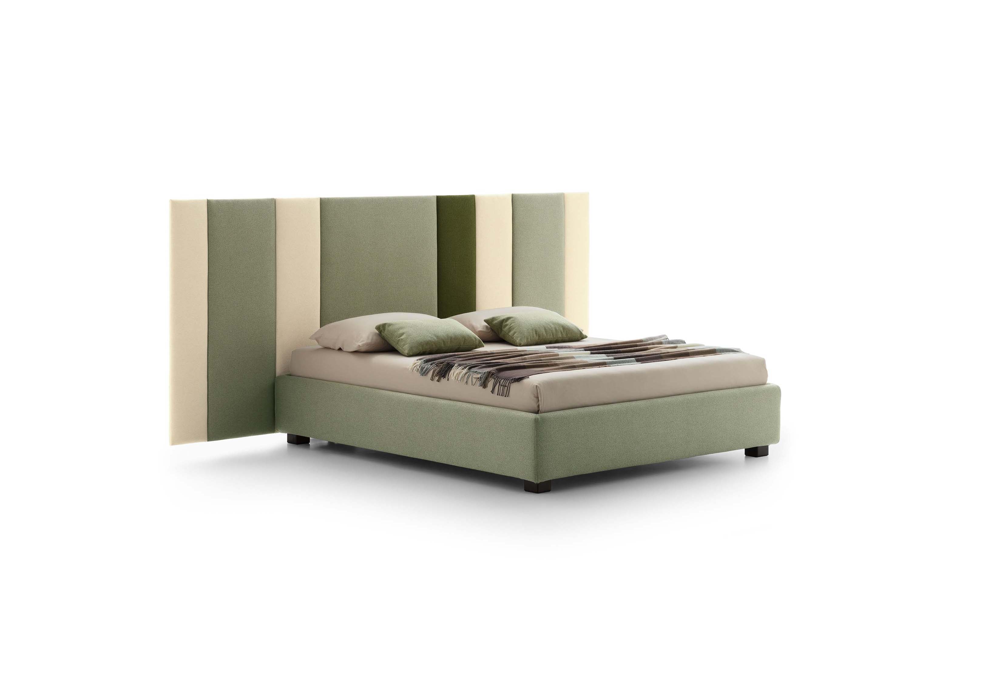 Fris bed by LeComfort Fris LeComfort bed with soft cushions and tall bed frame