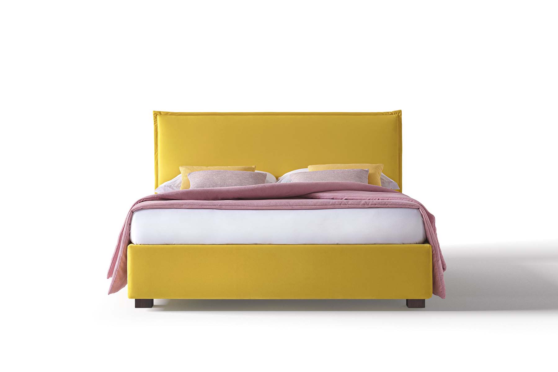 Bed with low, round feet and smooth headboard