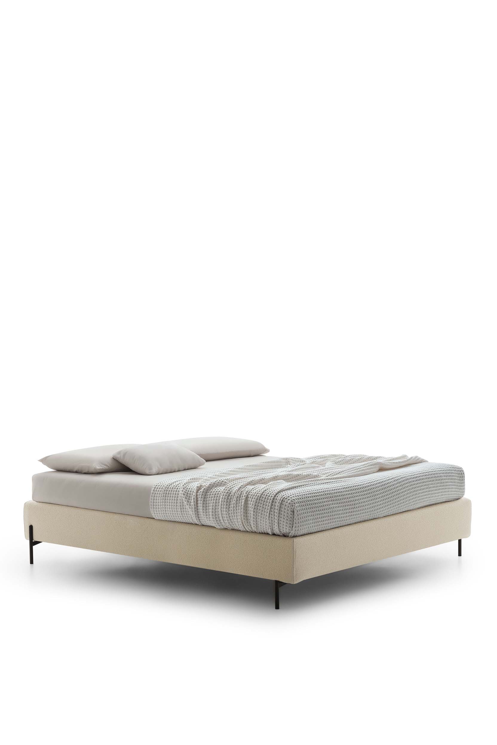 Bed without headboard with thin painted steel feet