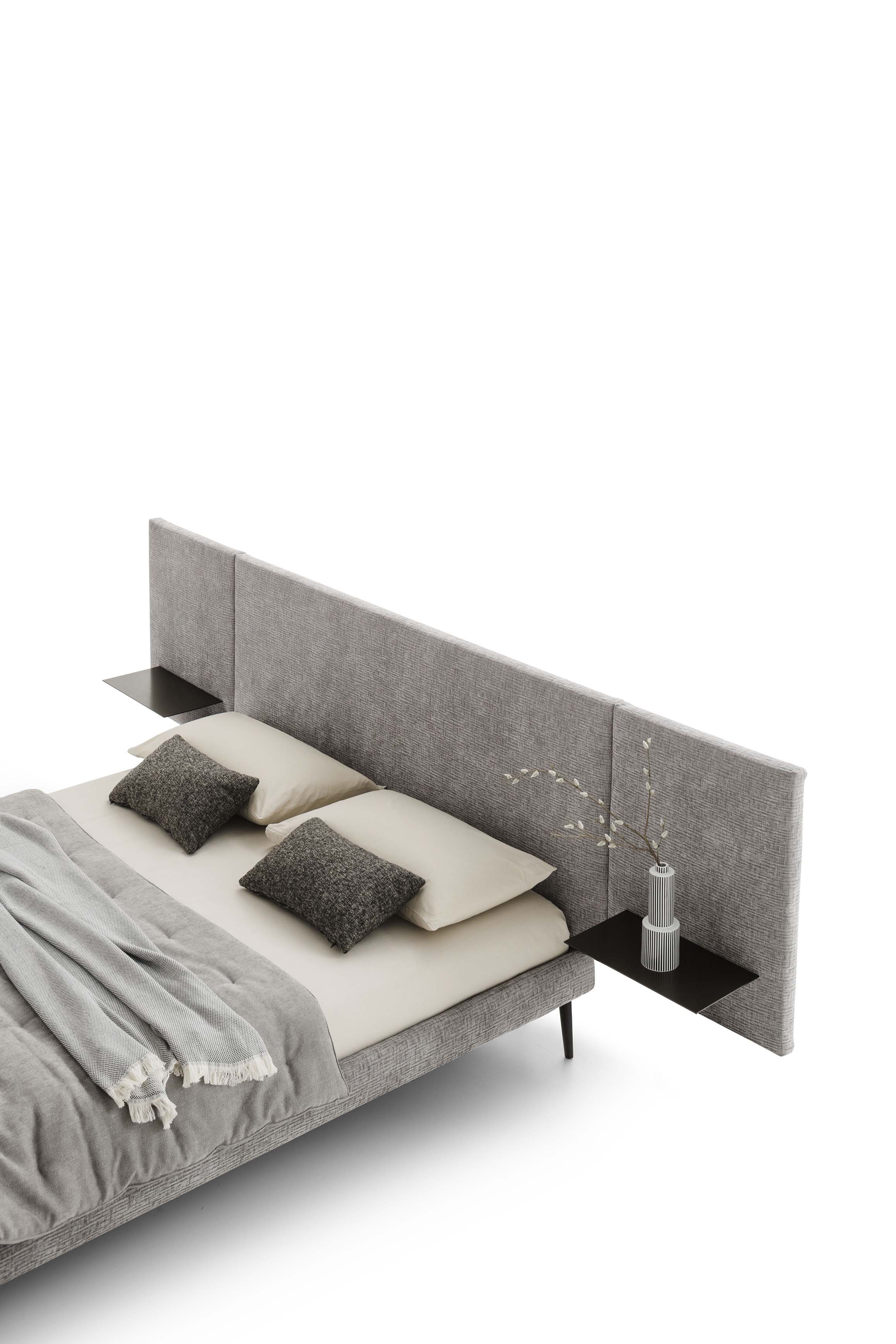 Testiera ampia a muro per un letto contract grigio