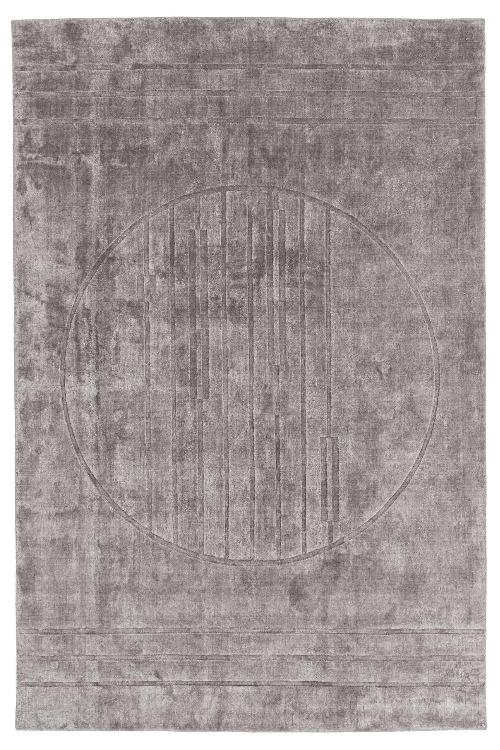 Large monochrome rug with a geometric design in gray color