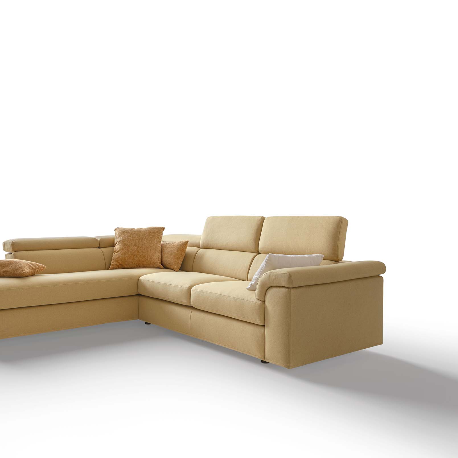 Corner composition of a sofa with low-footed chaise longue